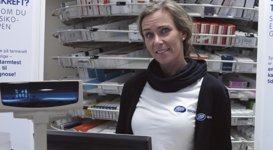 – Å veilede i riktig inhalasjonsteknikk er en naturlig del av rådgivningen i resepturen, så jeg synes det er naturlig at alle farmasøytene kan tilby dette, sier Lisa Grinaker i Molde.